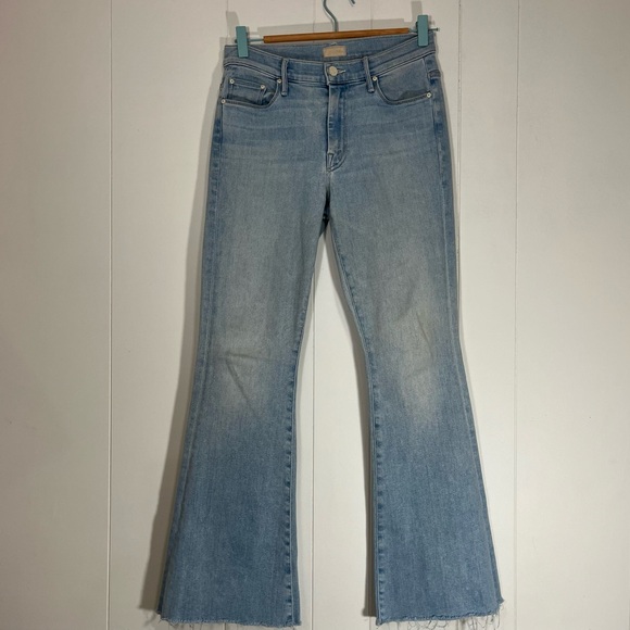 MOTHER Denim - Mother The Weekender Fray Jeans 26 Light Wash Swimming Pool Sunday Raw Hem Flare